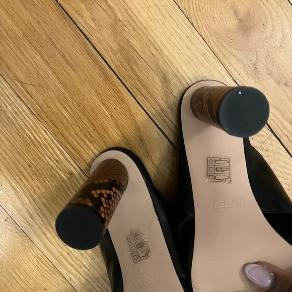 J.Crew Black Rounded-Heel Thong Sandals in Leather Snakeskin | Size 8 - Picture 6 of 8